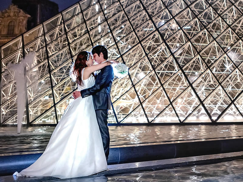 パリの幻想的なルーブル美術館にて！