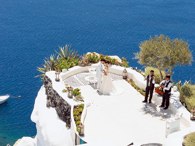 アンドロニススイーツエーゲ海に浮かぶベニュー 祝福の音色がどこまでも響き渡ります