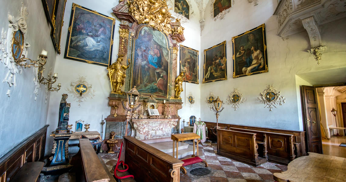 オーストリア・ザルツブルク・レオポルヅクロン宮殿チャペル装飾