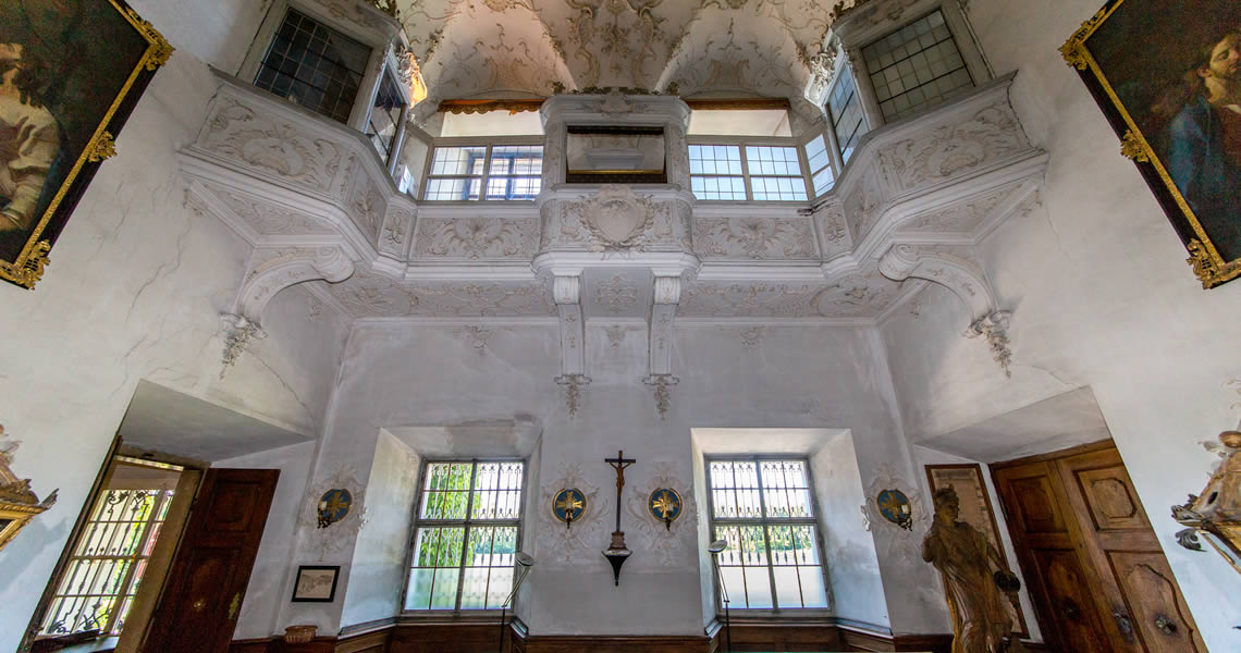 オーストリア・ザルツブルク・レオポルヅクロン宮殿チャペル入口