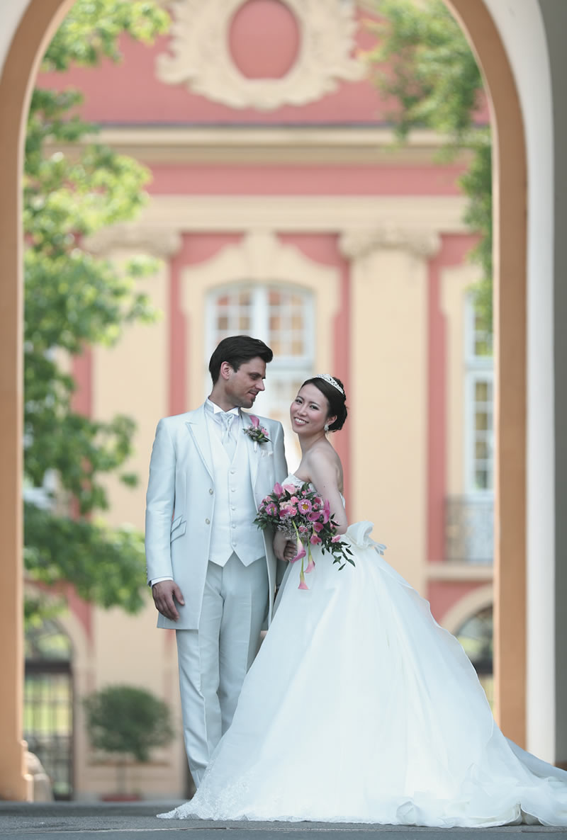 チェコ・プラハ ドブジシュ城ウェディングブライド&グルーム