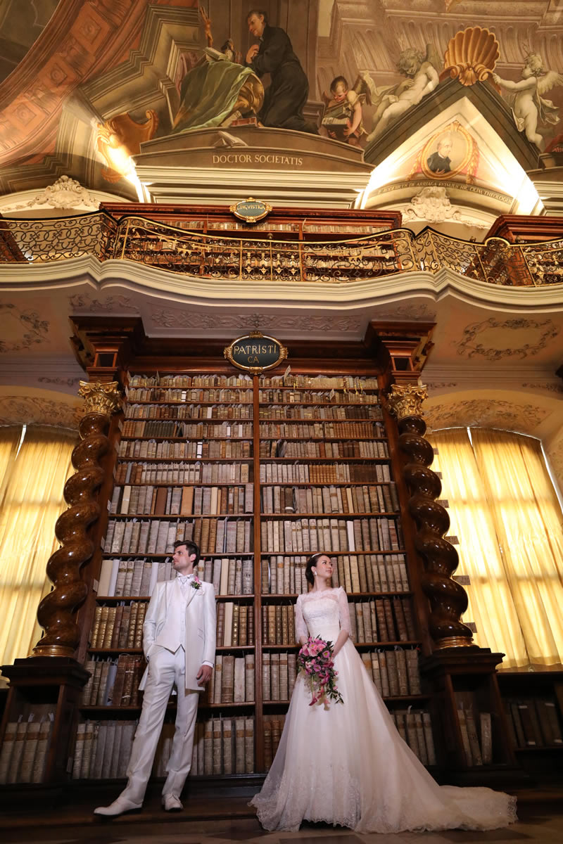 チェコ・プラハ クレメンティヌムウェディングブライド&グルーム