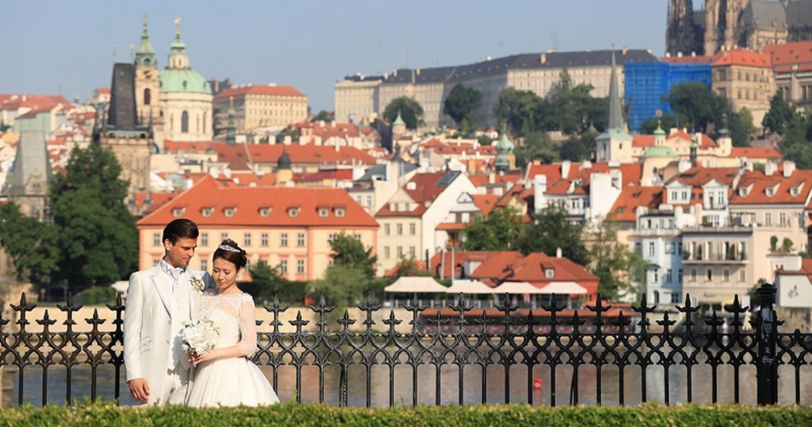 チェコ・プラハカレル橋とプラハ城フォトツアー