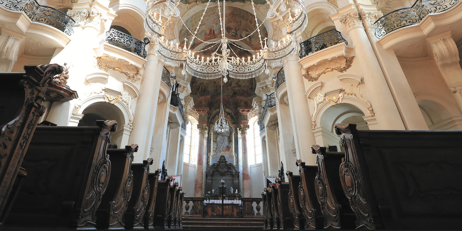 チェコ・プラハ・聖ミクラーシュ教会ウェディング