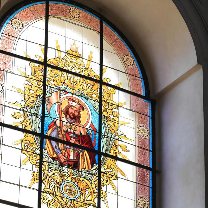 チェコ・プラハ 聖ミクラーシュ教会ウェディングブライド&グルーム