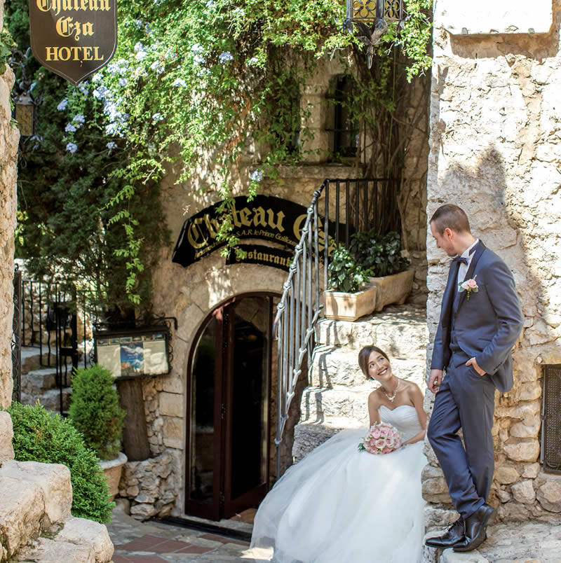 コートダジュール・シャトーエザウェディングカップル