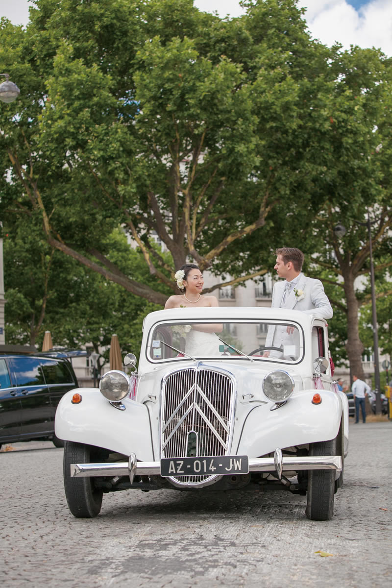 フランス・アメリカン・チャーチウェディングカップル