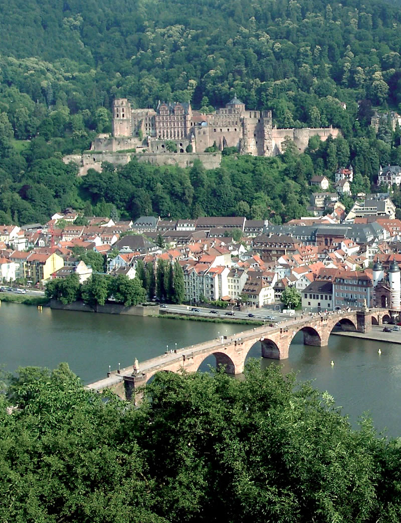 ドイツ・ハイデルベルク城チャペルウェディング・祭壇と参列者