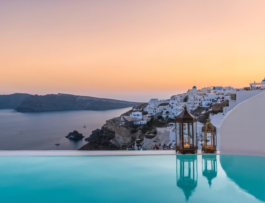 ギリシャ・サントリーニ島アンドロニスラグジュアリースイーツ・オーシャンビュージャグジー