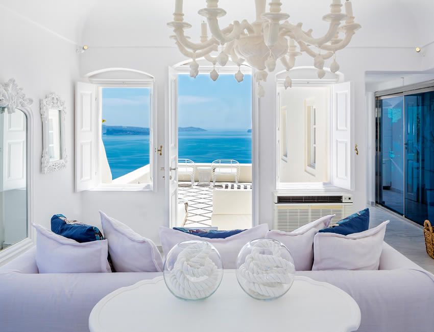 ギリシャ・サントリーニ島カナベスイアスイーツプランジプール