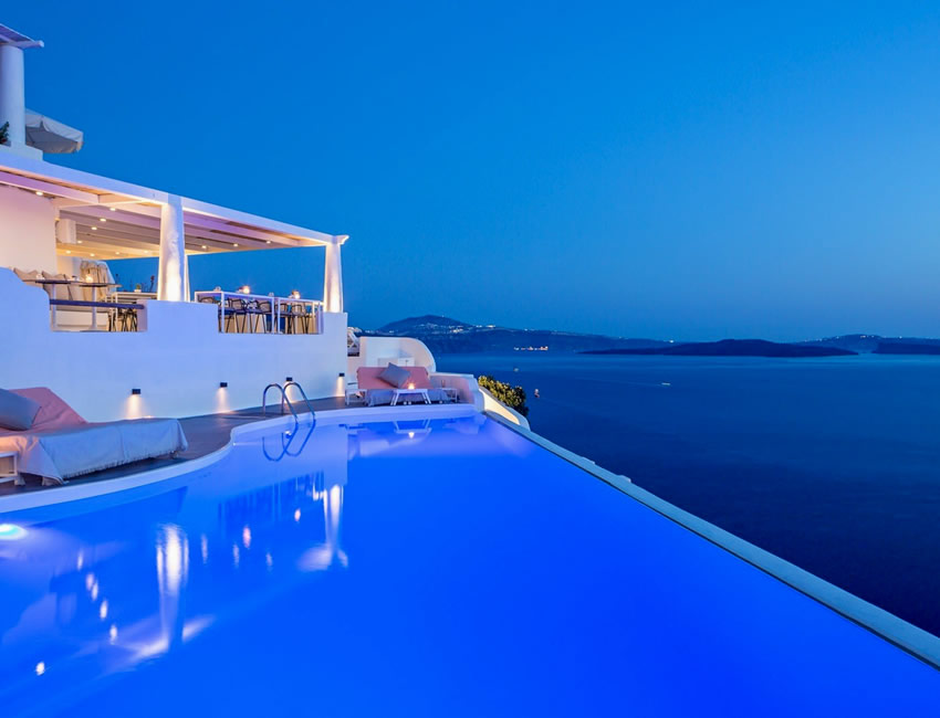 ギリシャ・サントリーニ島カティキエスホテルレストランプール