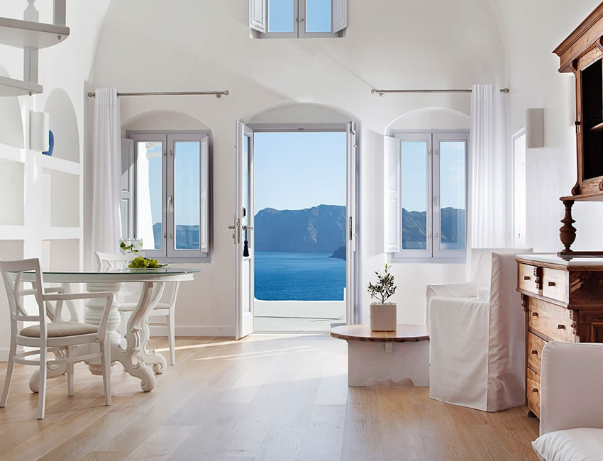 ギリシャ・サントリーニ島カティキエスホテルスイートリビング