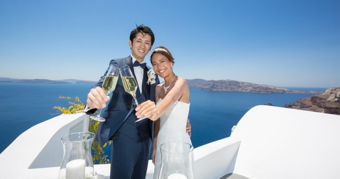 サントリーニ島イア・カティキエスホテル 挙式カップル乾杯