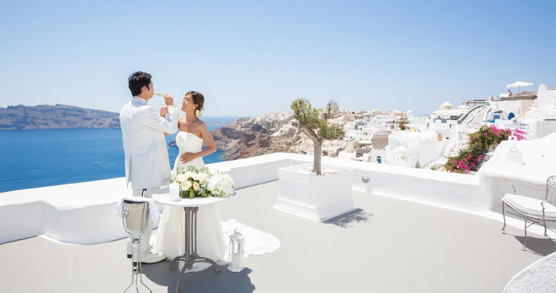 サントリーニ島イア・キリニ ウェディングセレモニー後乾杯