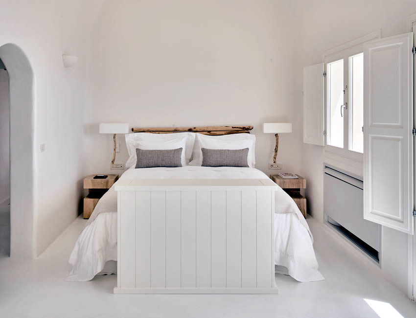 ギリシャ・サントリーニ島イア・ミスティークホテルダブルベッド