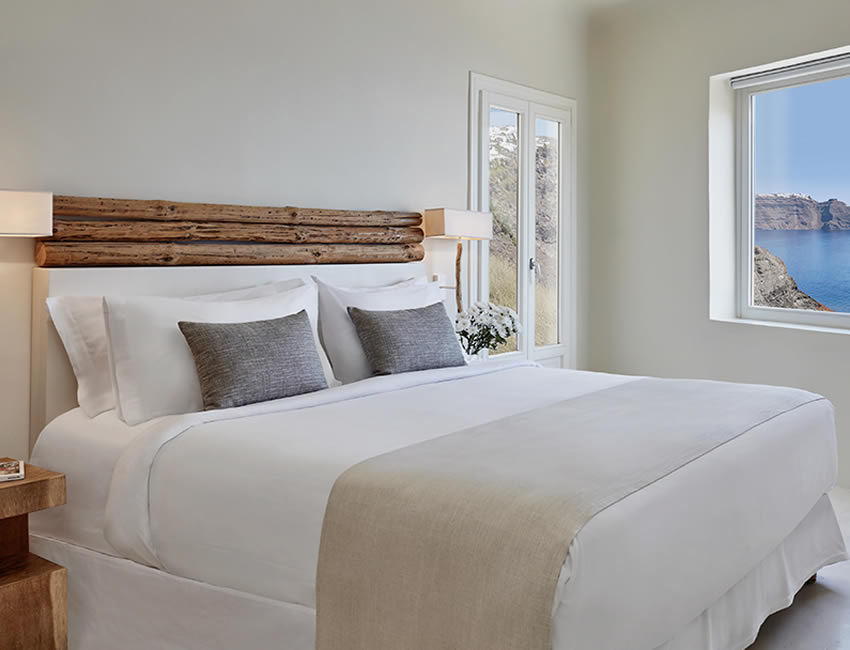 ギリシャ・サントリーニ島イア・ミスティークホテル・ベッドルーム