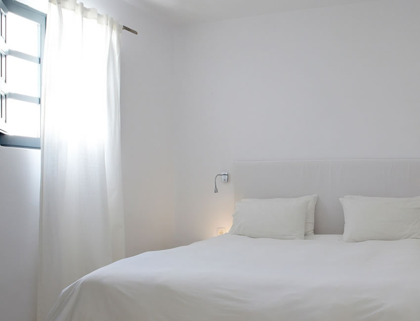 ギリシャ・サントリーニ島サンロックスベッドルーム