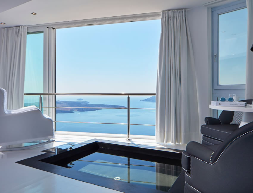 ギリシャ・サントリーニ島サンロックスジャグジー