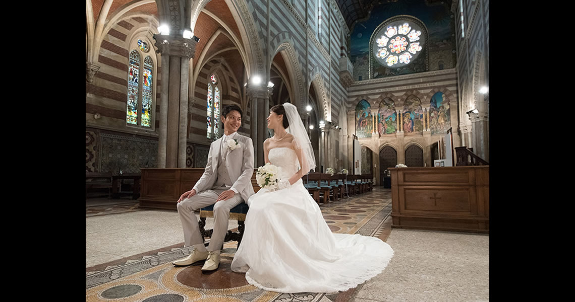 イタリア・ローマ・セントポールズ教会ウェディングカップル