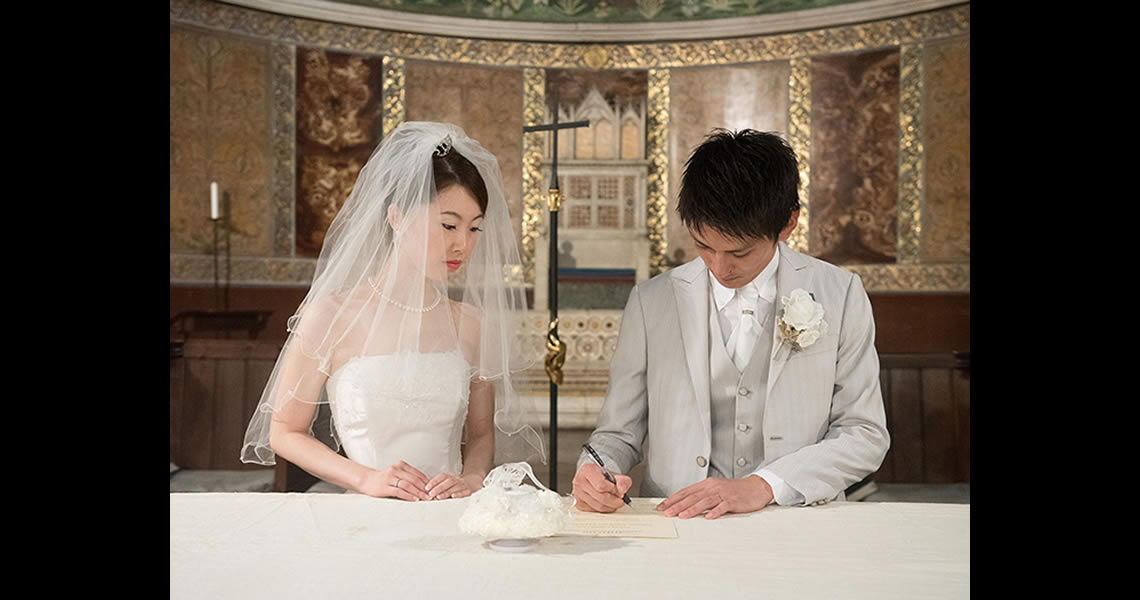 イタリア・ローマ・セントポールズ教会挙式カップル署名