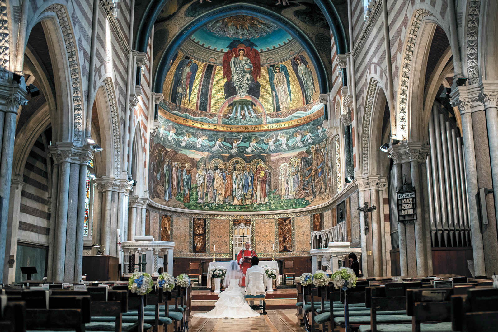 イタリア・ローマ・セントポールズ教会牧師様&ウェディングカップル