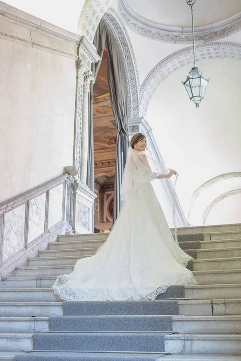 イタリア・ベネチア・サン・ジョバンニ・エヴァンジリェスタ教会ウェディングカップル