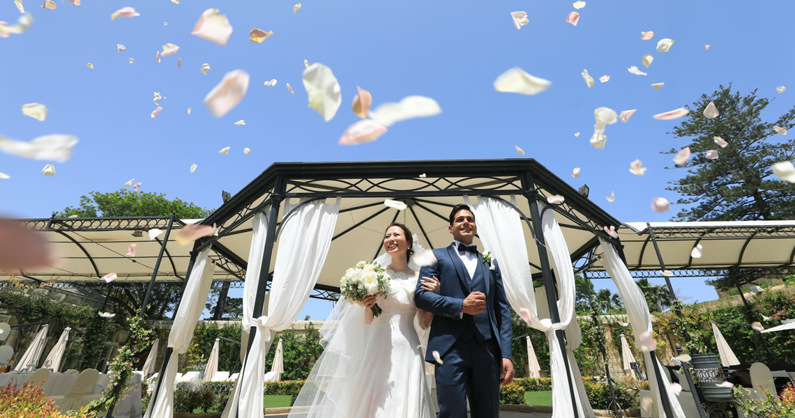 マルタ・パラッツォ・パリジオ宮殿ウェディングカップルフォト