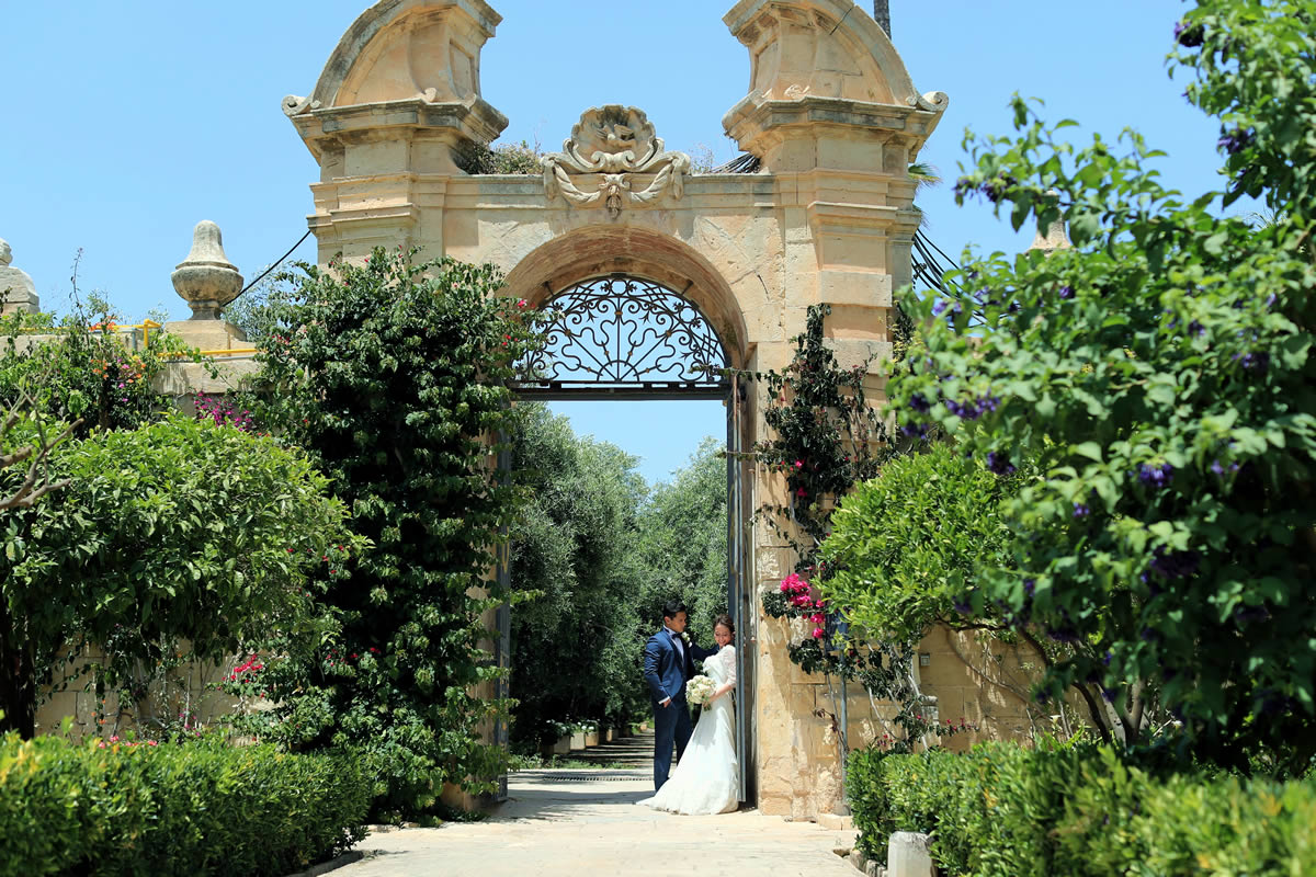 マルタ・パラッツォ・パリジオ宮殿ウェディングカップル