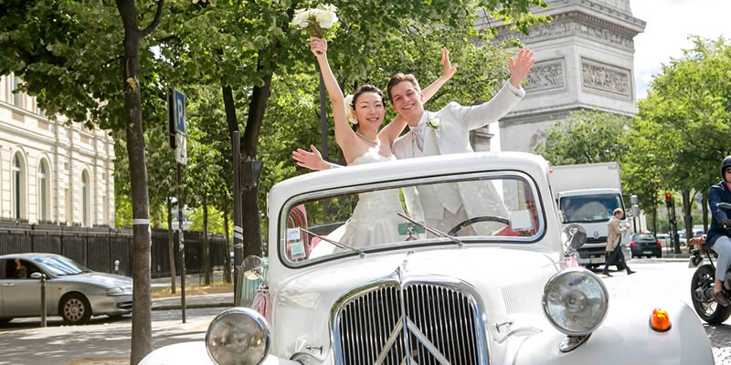 パリ大聖堂ウェディング・クラシックカーのイメージ