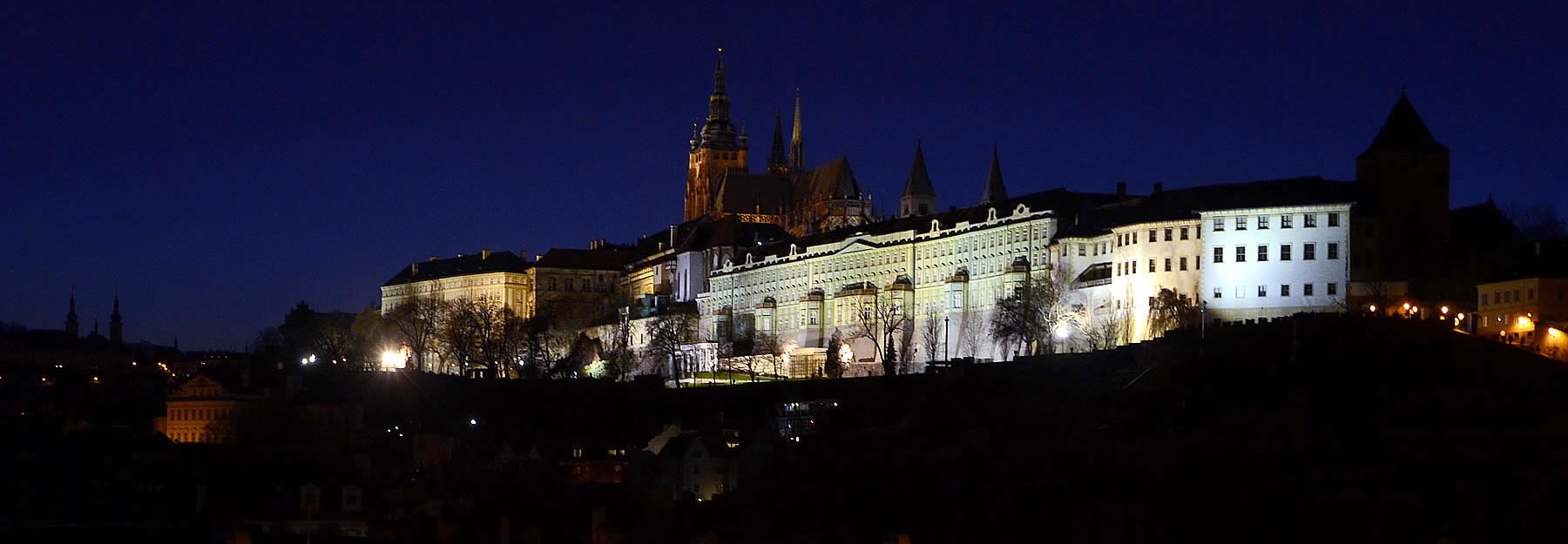 ライトアップされたプラハ城