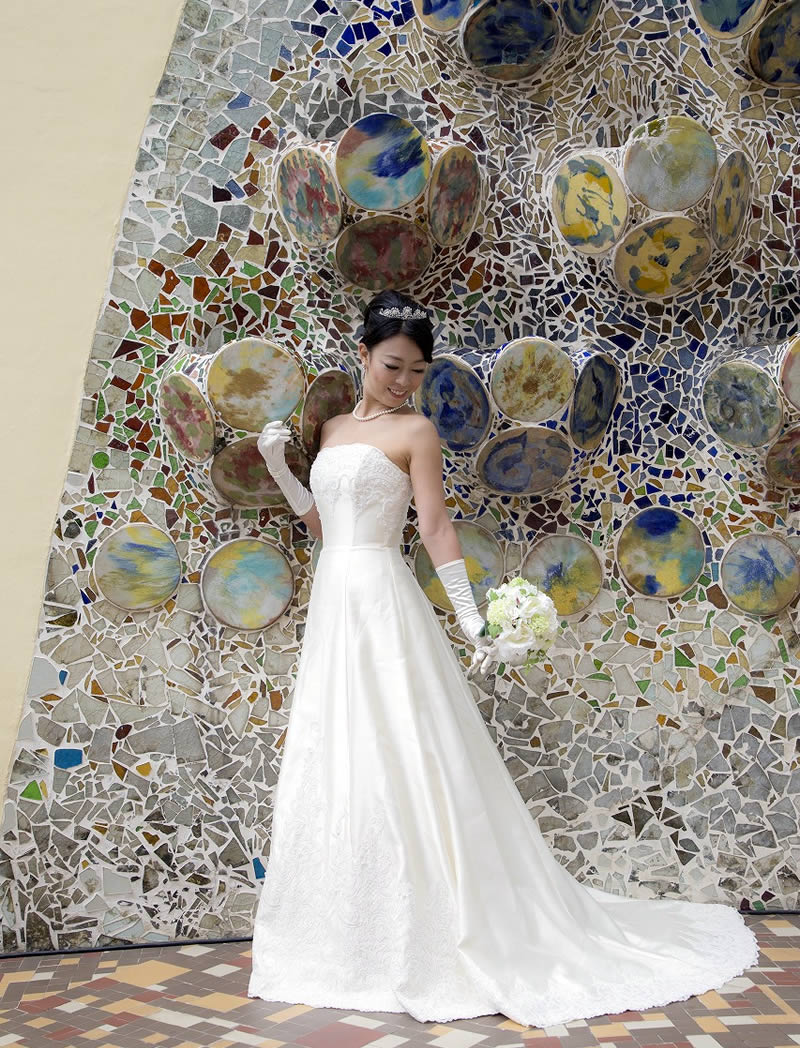 バルセロナ挙式カサ・バトリョウェディングブライド