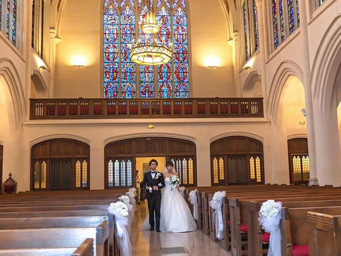 パリ・アメリカンチャーチ教会ウエディングカップル
