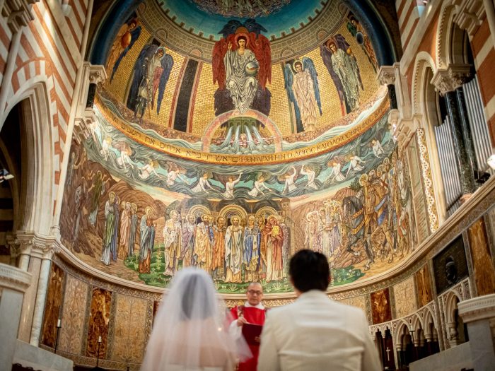 ローマ・セントポールズ教会ウェディングカップル