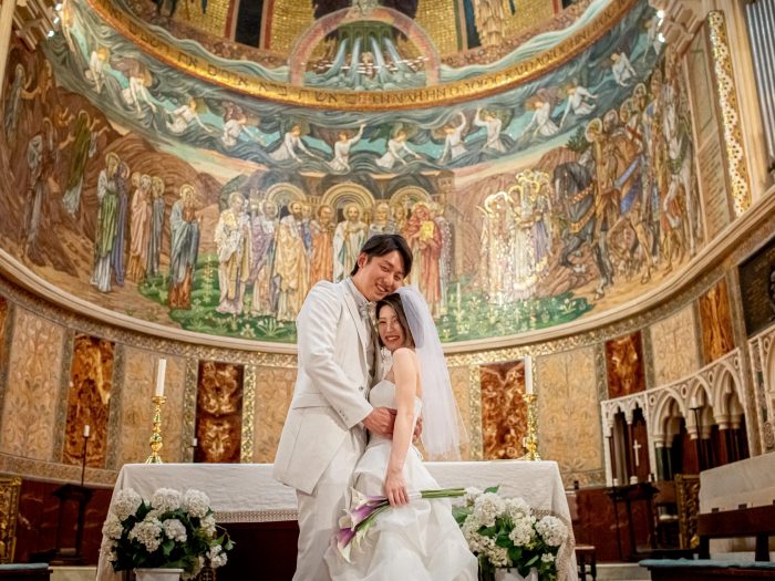 ローマ・セントポールズ教会ウエディングカップル