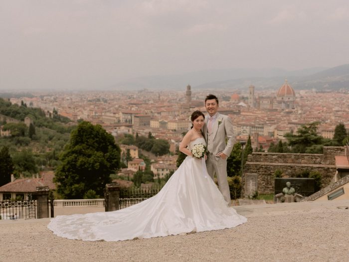 フィレンツェ・セントジェームズ教会挙式カップル市街地写真撮影