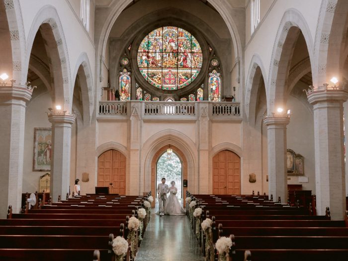 フィレンツェ・セントジェームズ教会挙式カップルセレモニー入場