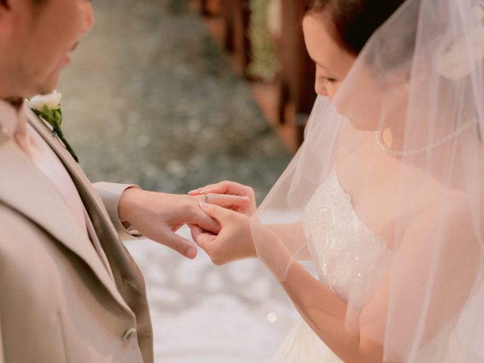 フィレンツェ・セントジェームズ教会挙式カップル指輪交換