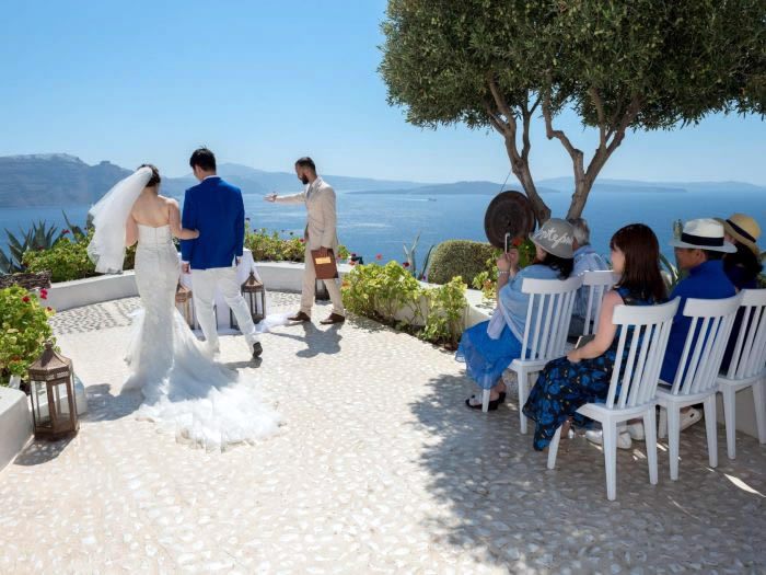 世界中のカップルが憧れるサントリーニ島