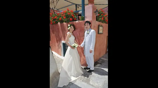 サントリーニ島アンドロニス・ラグジュアリー・スイーツのフォトプランのウェディングレポート W.T様＆O.A様
